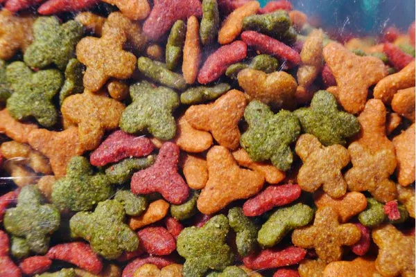 Kích thước hạt thức ăn cho chó nhỏ phải phù hợp với hàm răng