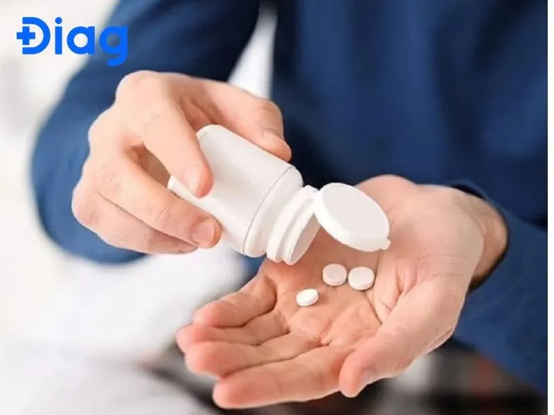 Bệnh nhân thực hiện xét nghiệm máu để kiểm tra sự hiện diện của kháng thể sán chó mèo