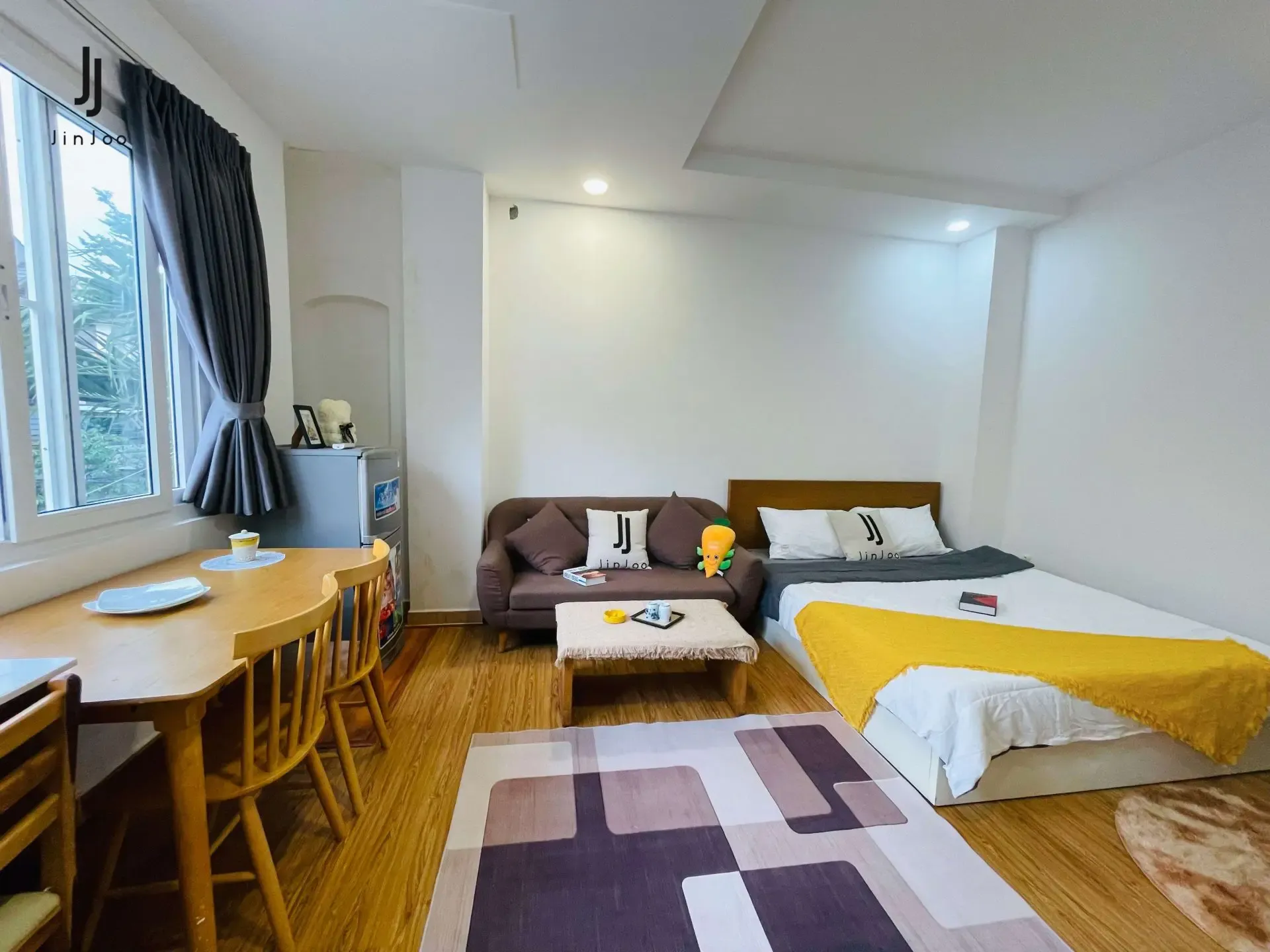 Phòng ngủ được thiết kế phù hợp cho người nuôi mèo